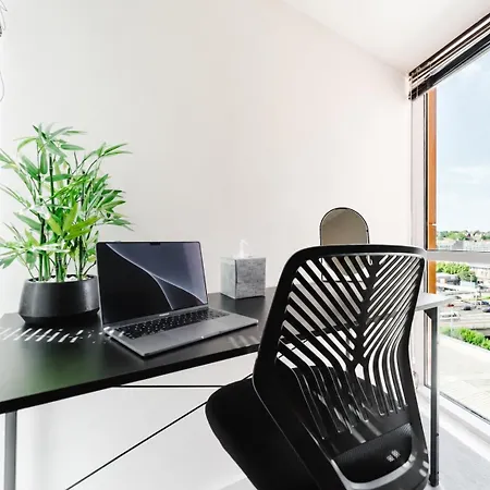Modern City-view - Balcony & Sleeps 8 Leeds (West Yorkshire)