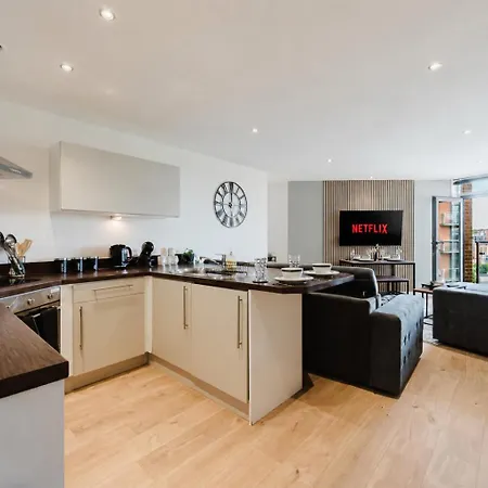 Modern City-view - Balcony & Sleeps 8 * Leeds (West Yorkshire)