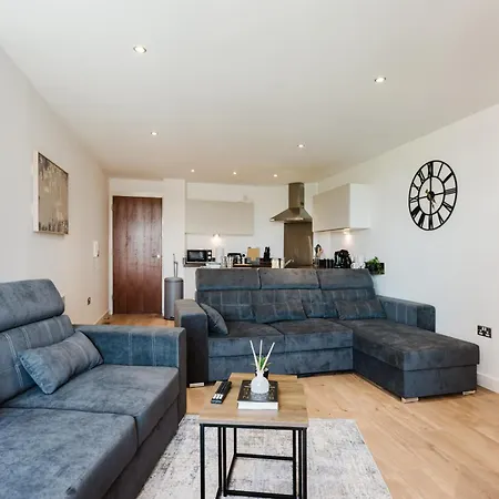 Modern City-view - Balcony & Sleeps 8 * Leeds (West Yorkshire)