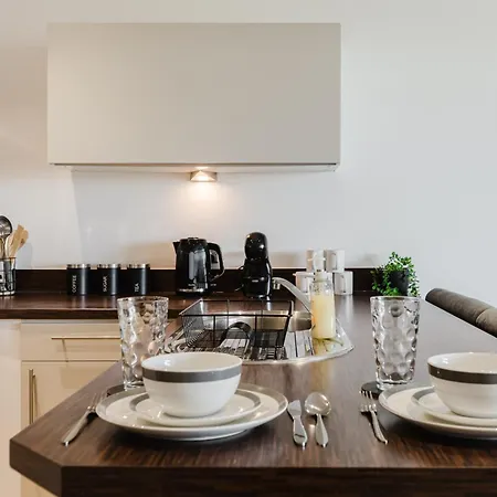 Apartment Modern City-view - Balcony & Sleeps 8