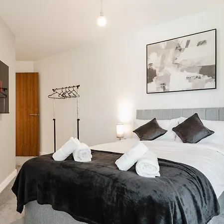 Apartment Modern City-view - Balcony & Sleeps 8 *