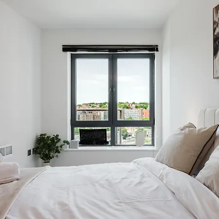 Modern City-view - Balcony & Sleeps 8 * Leeds (West Yorkshire)