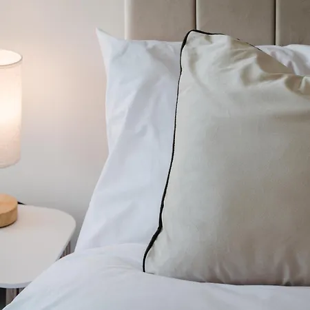 Modern City-view - Balcony & Sleeps 8 * Leeds (West Yorkshire)